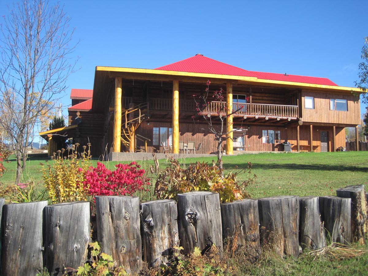 Smithers Driftwood Lodge エクステリア 写真