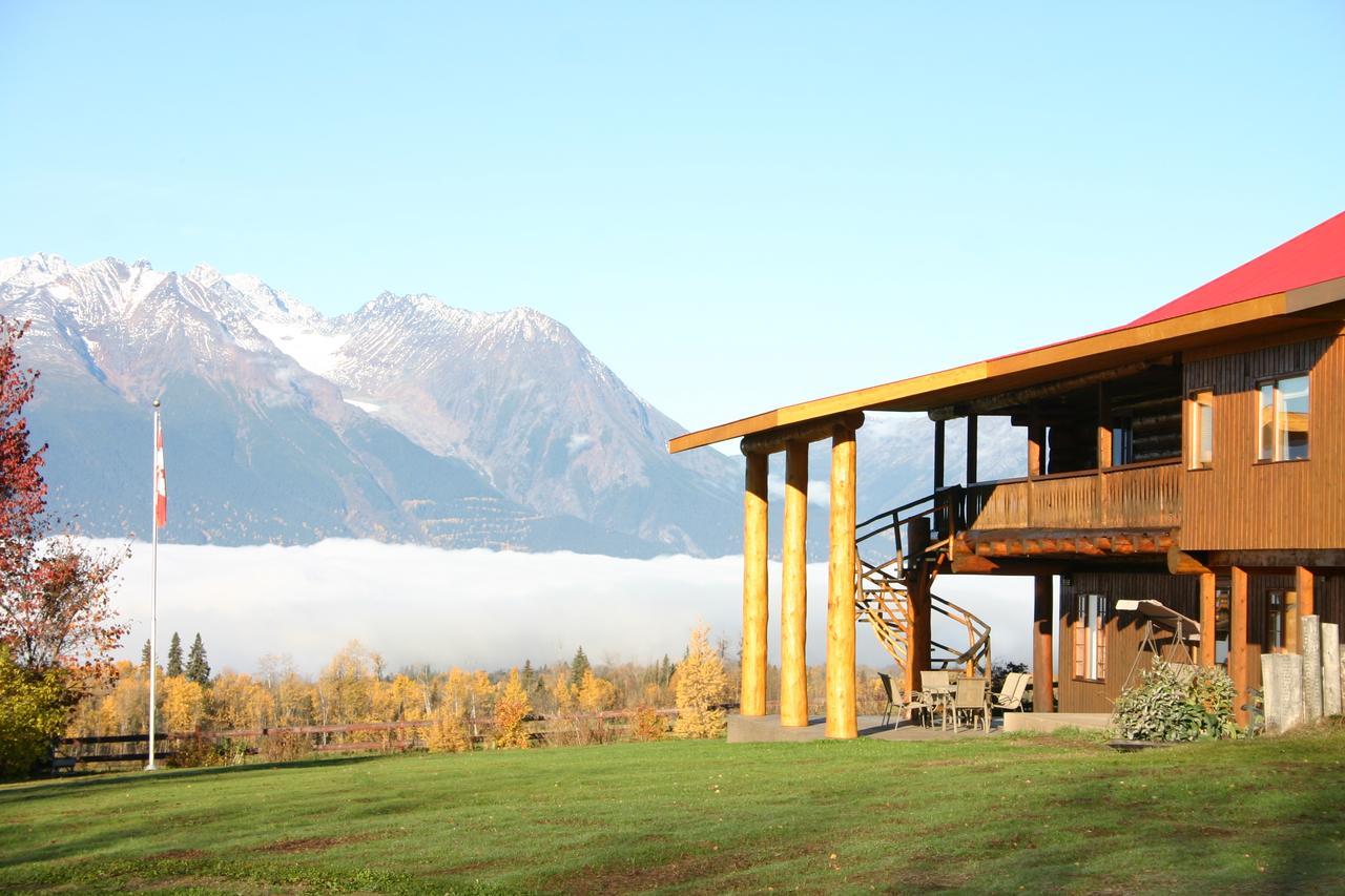Smithers Driftwood Lodge エクステリア 写真