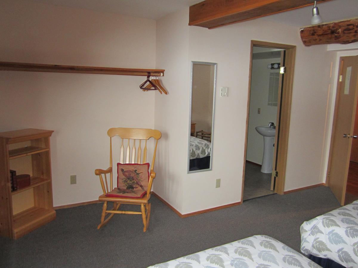 Smithers Driftwood Lodge エクステリア 写真
