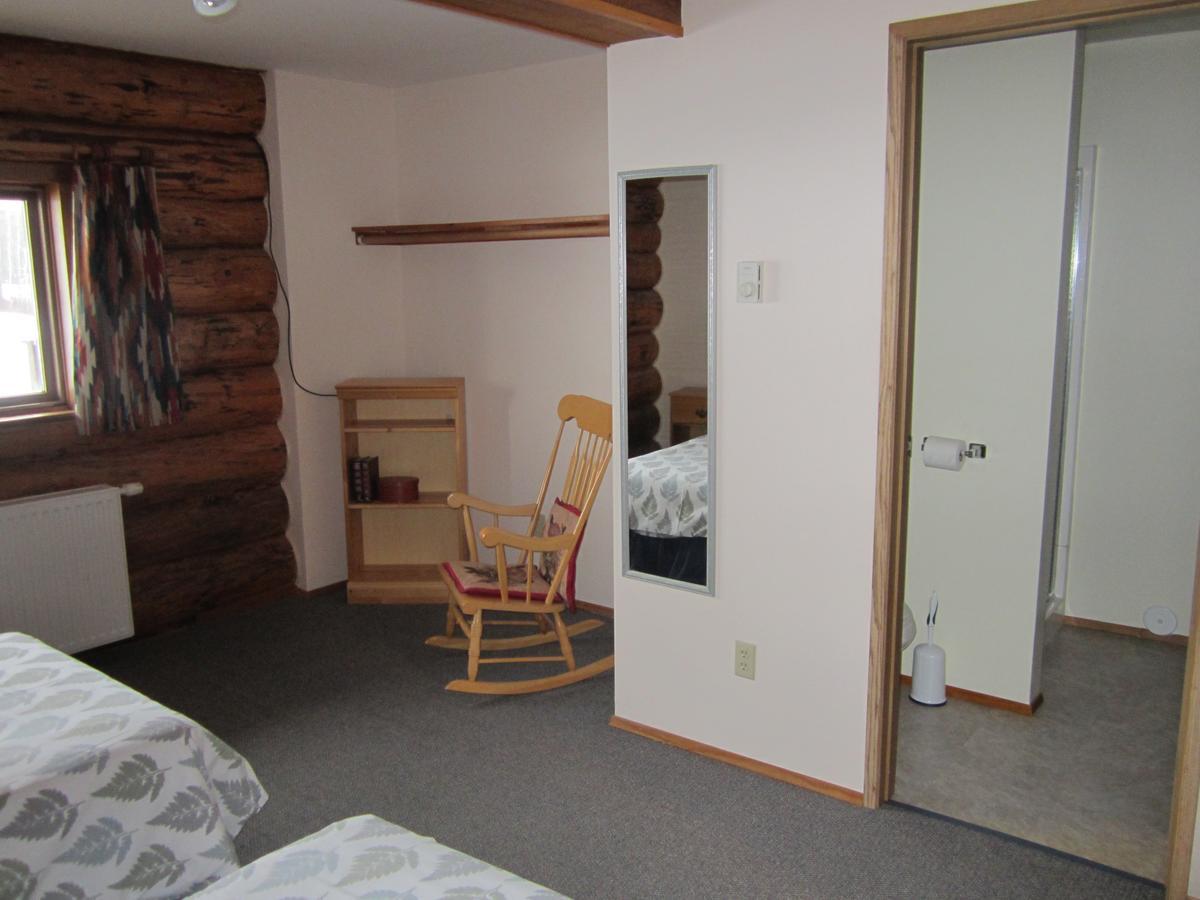 Smithers Driftwood Lodge エクステリア 写真