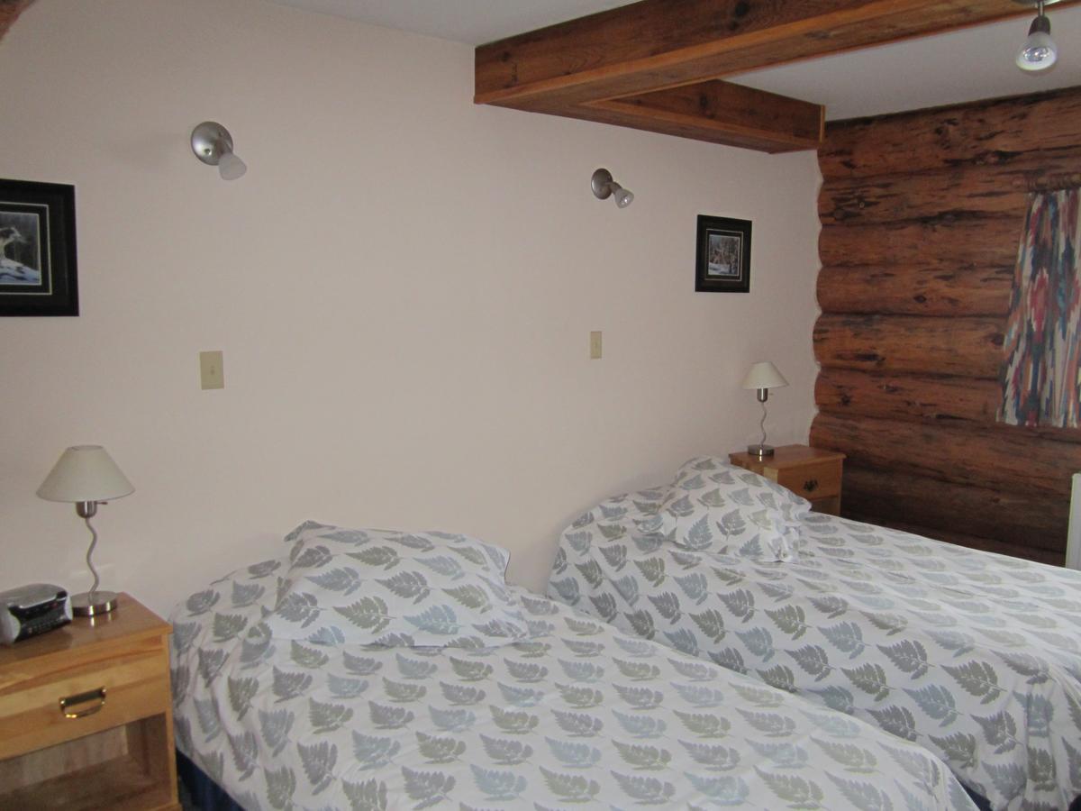 Smithers Driftwood Lodge エクステリア 写真