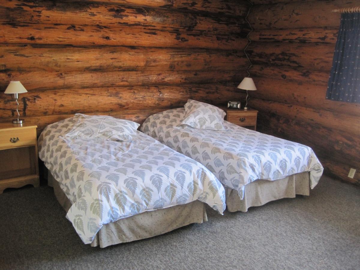 Smithers Driftwood Lodge エクステリア 写真